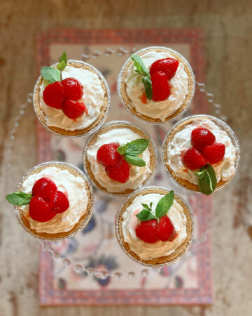 mini no-bake cheesecake pies